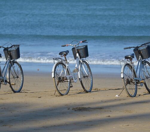 Fahrräder am Strand